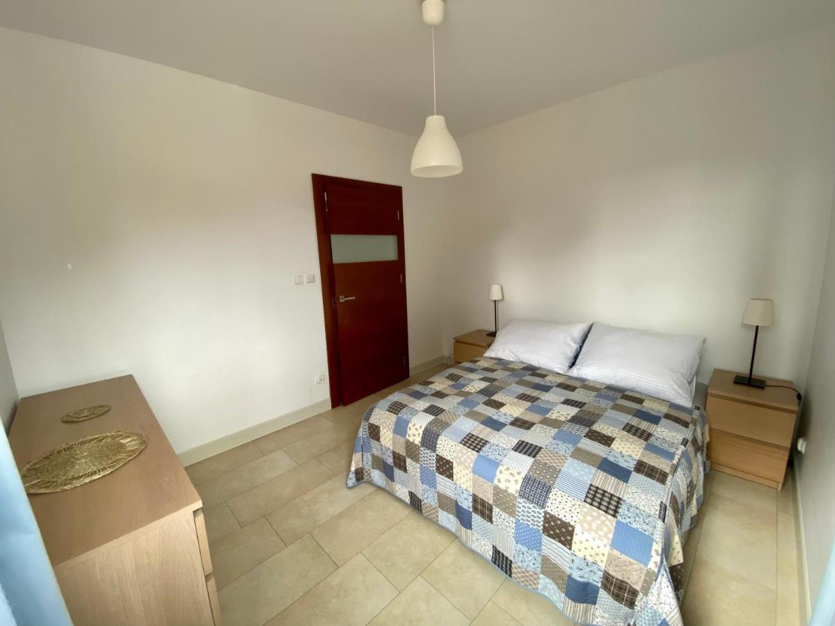 Bursztynowa 16 *